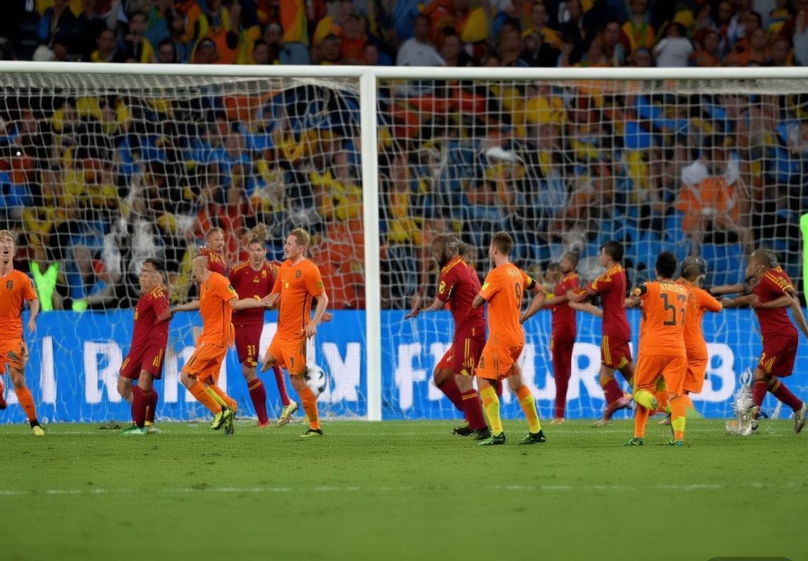 2014世界杯荷兰5-1逆转西班牙经典对决解析(图3)